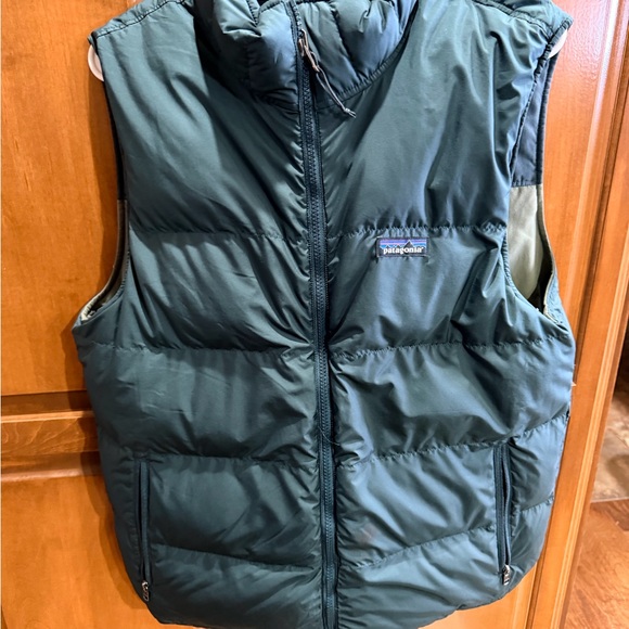 Reversible Patagonia Green and Olive Puffer Vest - Picture 2 of 3